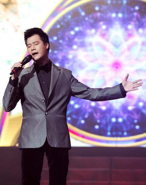 Lệ Quyên,live show,cởi trần,ca sĩ,gợi cảm,sang trọng
