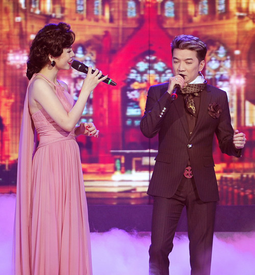 Lệ Quyên,live show,cởi trần,ca sĩ,gợi cảm,sang trọng