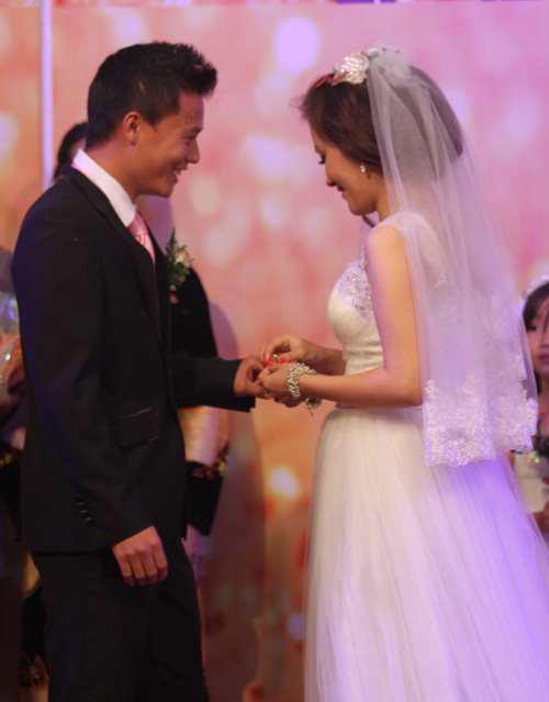 Thành Lương,Thanh Huyền,phóng viên,cầu thủ,yêu nhau,đằm thắm,duyên vợ chồng,lễ cưới