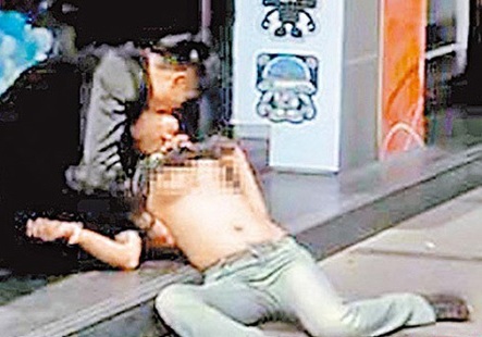 thày bói,hãm hiếp