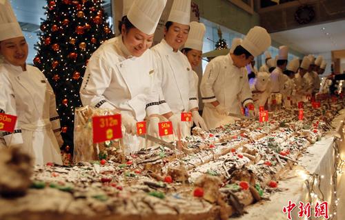 kỷ lục,kỷ lục thế giới,noel,trung quốc,bánh gốc cây noel