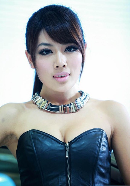 người mẫu,xế hộp,ngực khủng