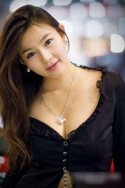 người mẫu,xế hộp,ngực khủng