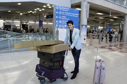 Lê Khôi Nguyên,Mr International,siêu mẫu,Mister Việt Nam,lội nước,Thái Lan,giúp dân,lũ