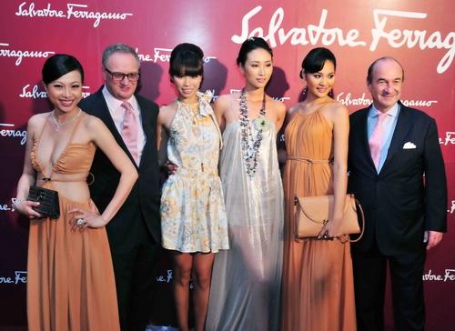  Salvatore Ferragamo, Phạm Văn Phương, Lý Minh Thuận, sao Việt, váy dạ hội, đầm dạ hội