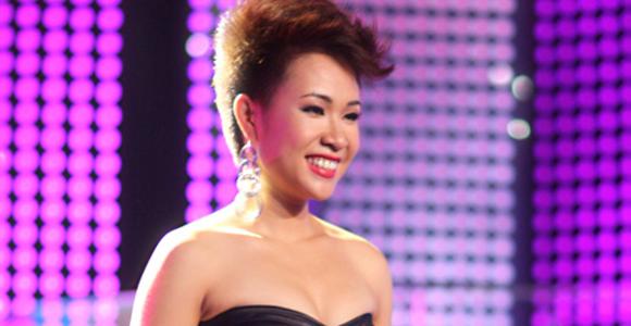 Uyên Linh,thời trang sao, giải trí, váy, phong cách