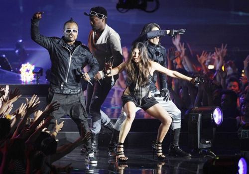 Black Eyed Peas, Sóng thần Nhật Bản, Sao ca nhạc, Hiphop, Sao làm từ thiện