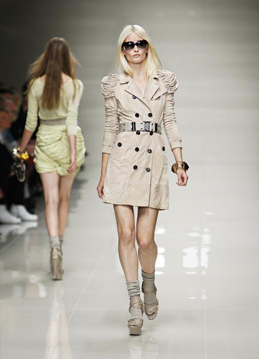 Burberry, thời trang nữ, bộ sưu tập thời trang, áo khoác, váy, thời trang