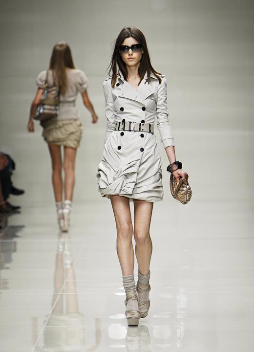 Burberry, thời trang nữ, bộ sưu tập thời trang, áo khoác, váy, thời trang