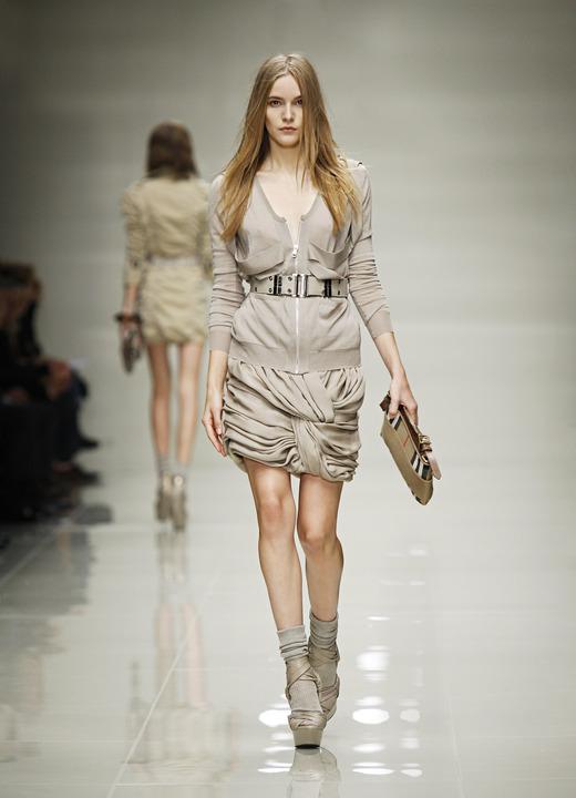 Burberry, thời trang nữ, bộ sưu tập thời trang, áo khoác, váy, thời trang