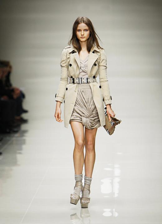 Burberry, thời trang nữ, bộ sưu tập thời trang, áo khoác, váy, thời trang