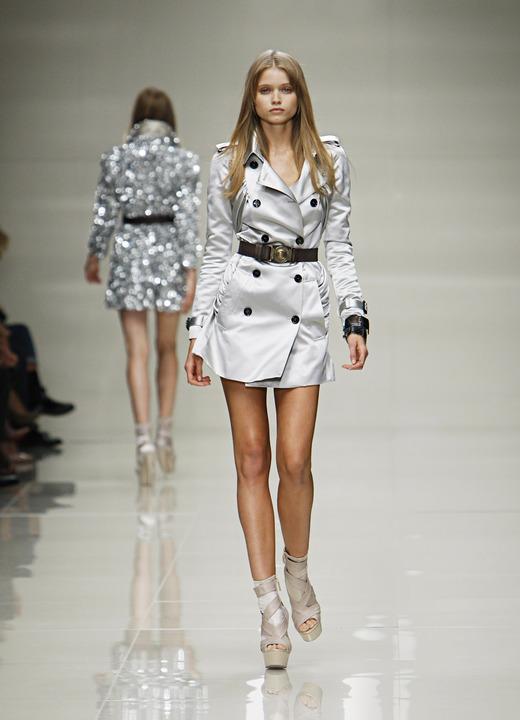 Burberry, thời trang nữ, bộ sưu tập thời trang, áo khoác, váy, thời trang