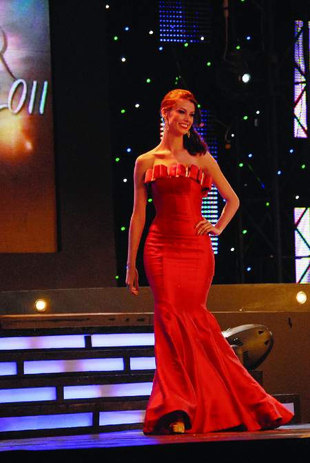 Hoa hậu, Claudia Schiess, Hoa hậu Ecuador 2011, Hoa hậu hoàn vũ