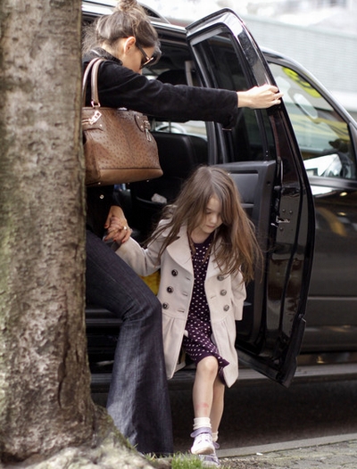 Suri, Katie Holmes, Sao Hollywood, Chuyện của sao, Gia đình sao, Sao Mỹ