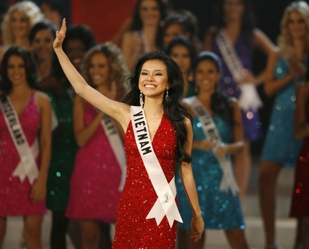 Hoa hậu hoàn vũ 2011, Thi hoa hậu, Thùy Lâm, Võ Hoàng Yến, Mai Phương Thúy, Lưu Thị Diễm Hương, Trương Thị Mây