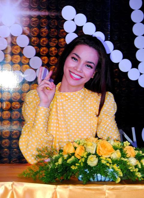Giải trí, Chuyện của sao, Hồ Ngọc Hà, Sao Việt, Thời trang sốc, Thảo Vy, Dương Mỹ Linh, V Music