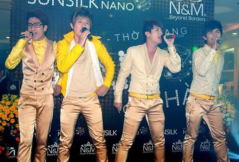 Giải trí, Chuyện của sao, Hồ Ngọc Hà, Sao Việt, Thời trang sốc, Thảo Vy, Dương Mỹ Linh, V Music