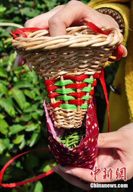 trinh nữ, hái chè bằng ngực, Trung Quốc, quốc tế, thế giới đó đây