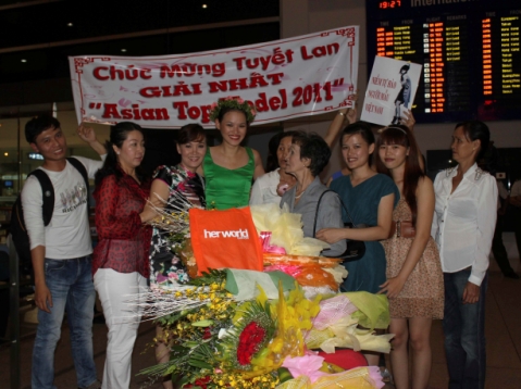 Tuyết Lan, Asian Model Search 2011, Siêu mẫu, Sàn catwalk