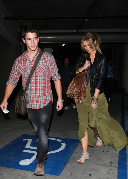 Nick Jonas, Delta Goodrem, Chuyện tình sao