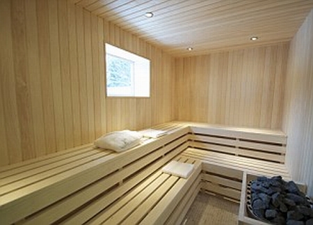 Báo giới Anh, ngoại ô Birmingham, khách sạn khỏa thân, thế giới đó đây