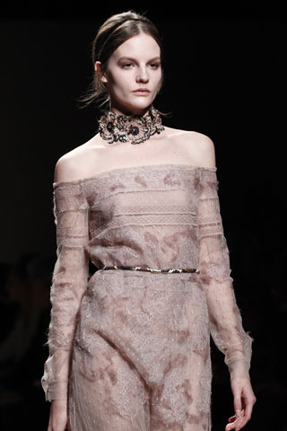 Băng đeo cổ, Emilio Pucci, Salvatore Ferragamo, Trang sức đeo cổ, Trang sức