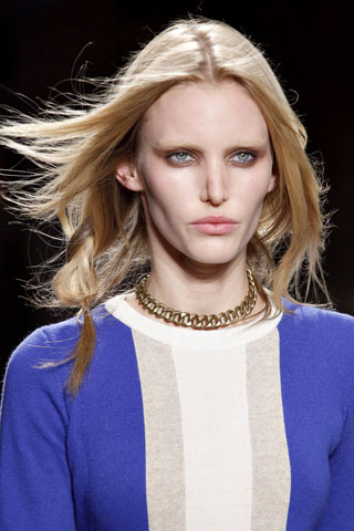 Băng đeo cổ, Emilio Pucci, Salvatore Ferragamo, Trang sức đeo cổ, Trang sức
