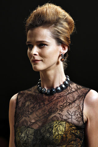 Băng đeo cổ, Emilio Pucci, Salvatore Ferragamo, Trang sức đeo cổ, Trang sức
