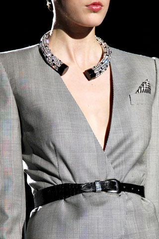 Băng đeo cổ, Emilio Pucci, Salvatore Ferragamo, Trang sức đeo cổ, Trang sức