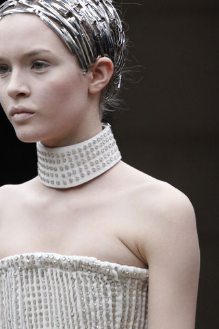 Băng đeo cổ, Emilio Pucci, Salvatore Ferragamo, Trang sức đeo cổ, Trang sức