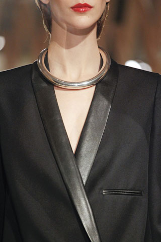 Băng đeo cổ, Emilio Pucci, Salvatore Ferragamo, Trang sức đeo cổ, Trang sức