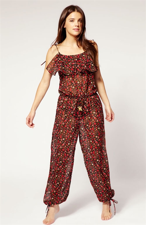 Thời trang đi biển, Nón rộng vành, túi cói, bikini, jumpsuit