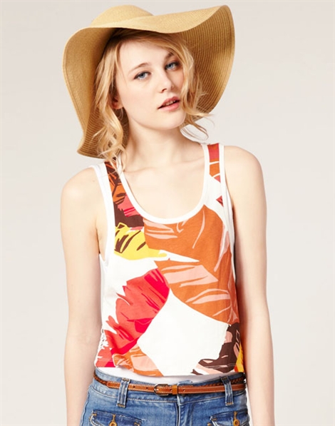 Thời trang đi biển, Nón rộng vành, túi cói, bikini, jumpsuit