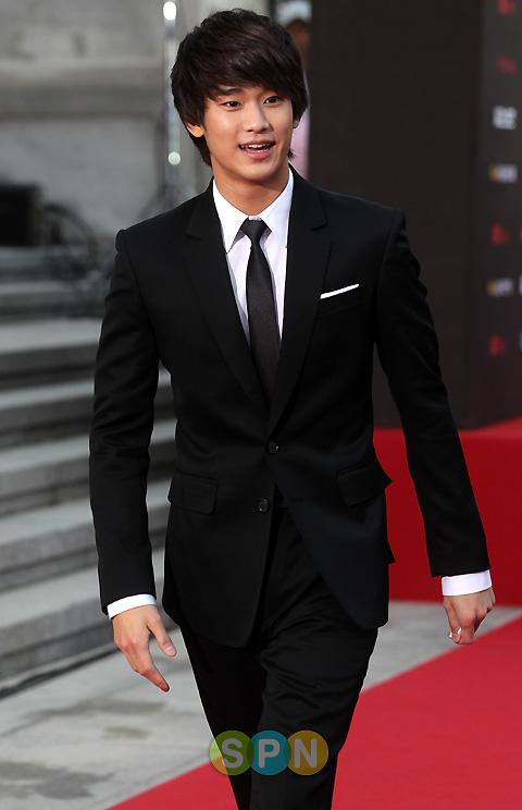 Sao Hàn, Baeksang, Chuyện của sao, Giải thưởng nghệ thuật
