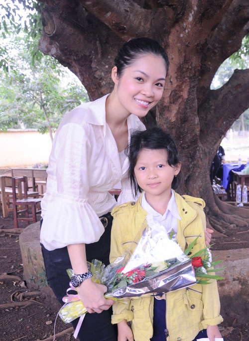 Dương Cẩm Lynh, Sao Việt, Á hậu điện ảnh, Sao làm từ thiện