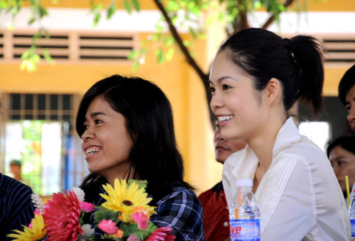 Dương Cẩm Lynh, Sao Việt, Á hậu điện ảnh, Sao làm từ thiện