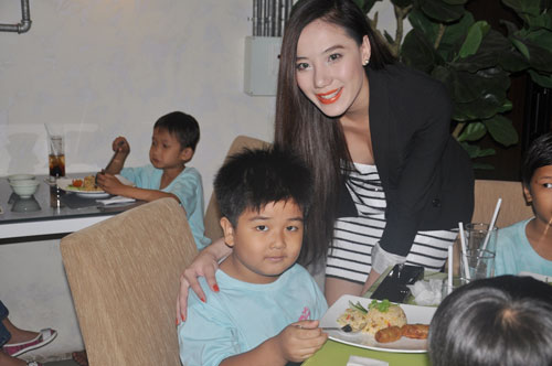 Chung Thục Quyên, Sao Việt, Chuyện của sao, Sao làm từ thiện