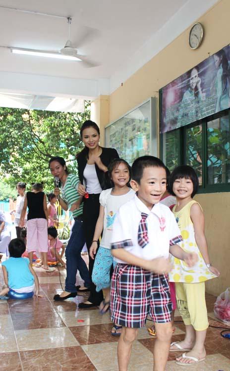 Diễm Hương, Hoa hậu thế giới người Việt, Chuyện của sao, Sao làm từ thiện, Ngày nắng thêm xanh