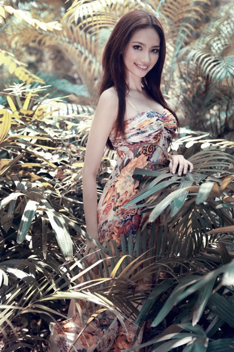 Trúc Diễm, Hoa hậu, Thời trang sao, Sơn Collection, Váy hoa, Thời trang