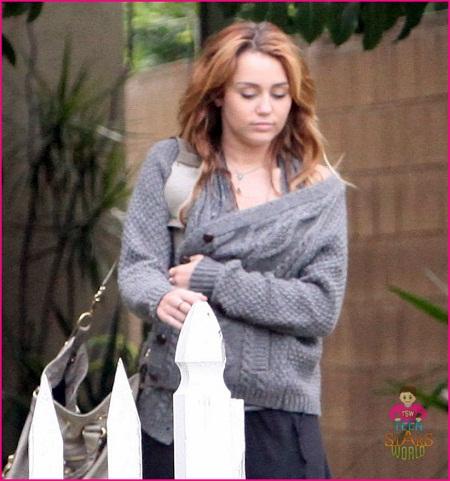 Công chúa teen pop Miley Cyrus, người tình cũ,  Liam Hemsworth, chuyện của sao