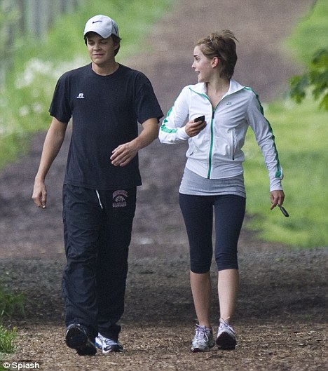 Emma Watson, Johnny Simmons, Sao Hollywood, Chuyện của sao