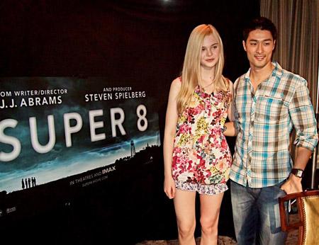 Johnny Trí Nguyễn, Sao Việt, Super 8, Singapore