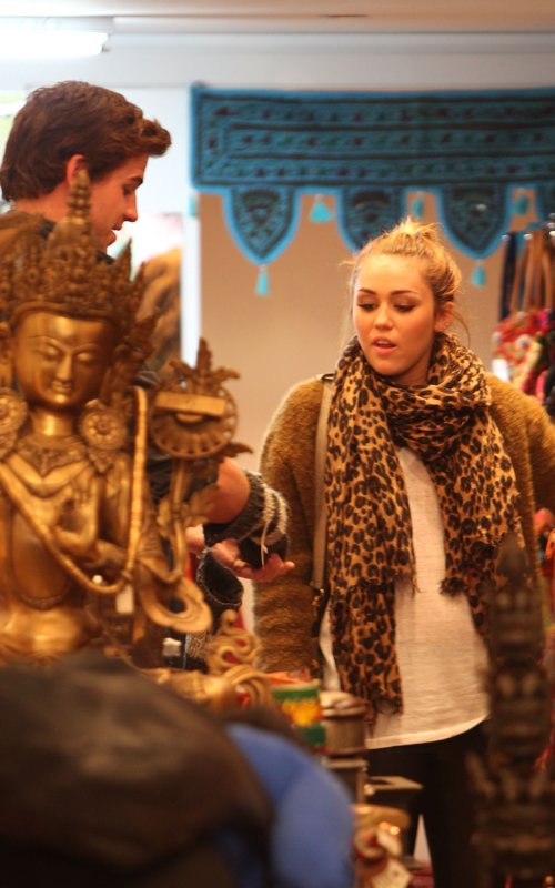 Miley Cyrus, Nữ hoàng tuổi teen, Sao teen, Chuyện của sao, Chuyện tình sao