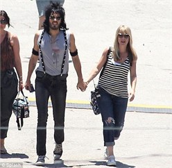 Katy Perry, Russell Brand, Sao ca nhạc, Chuyện của sao
