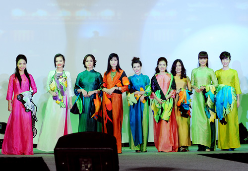 Giáng My, Áo dài, Mai thu Huyền, Hiền Mai, Thanh Mai, Thời trang sao Việt, Áo dài cách điệu, Thời trang