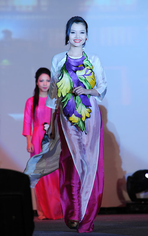 Giáng My, Áo dài, Mai thu Huyền, Hiền Mai, Thanh Mai, Thời trang sao Việt, Áo dài cách điệu, Thời trang