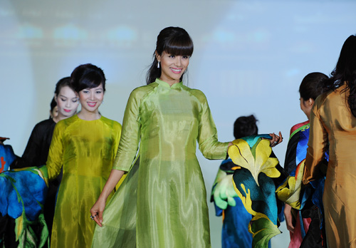 Giáng My, Áo dài, Mai thu Huyền, Hiền Mai, Thanh Mai, Thời trang sao Việt, Áo dài cách điệu, Thời trang