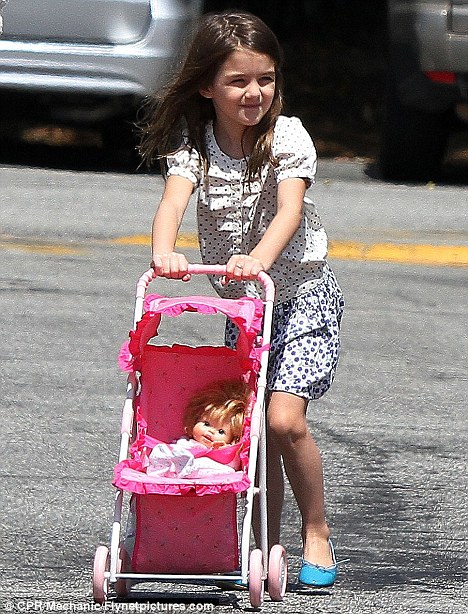 Suri, Katie Holmes, Tom Cruise, Sao nhí, Sao Hollywood, Chuyện của sao, Gia đình sao