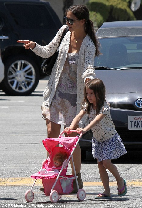 Suri, Katie Holmes, Tom Cruise, Sao nhí, Sao Hollywood, Chuyện của sao, Gia đình sao