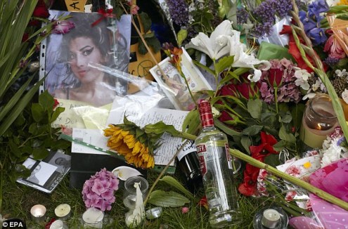 Amy Winehouse, Sao ca nhạc, Chuyện của sao, Sao đột tử